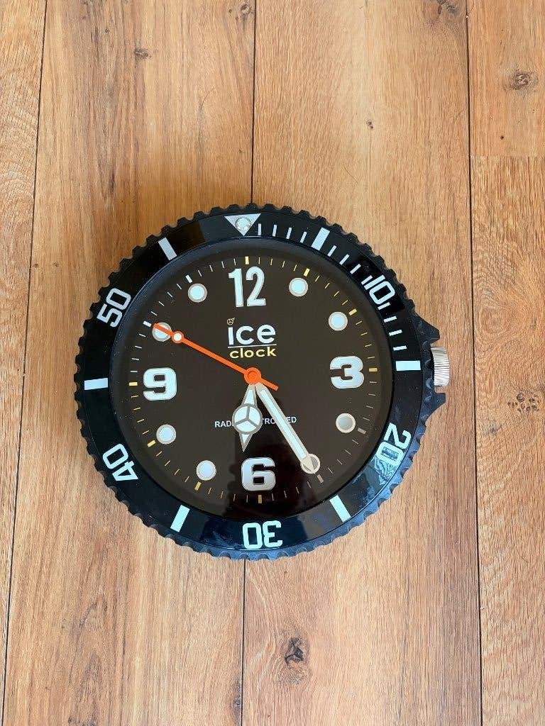 Ice watch Klok zwart 28 cm radio controlled, Glow in the dark, Wandklok, Ophalen of Verzenden, Zo goed als nieuw