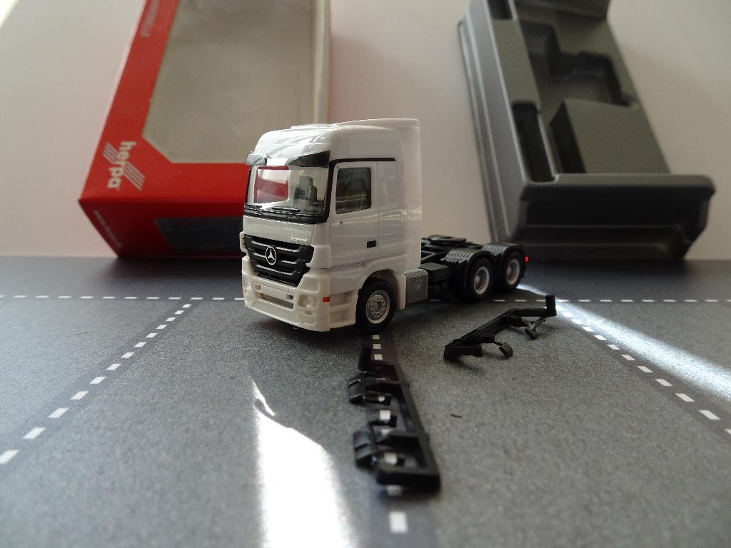 714 herpa 158763 mercedes actros lh 08 3-as trekker wit 1:87, Ophalen of Verzenden, Nieuw, Bus of Vrachtwagen, Herpa