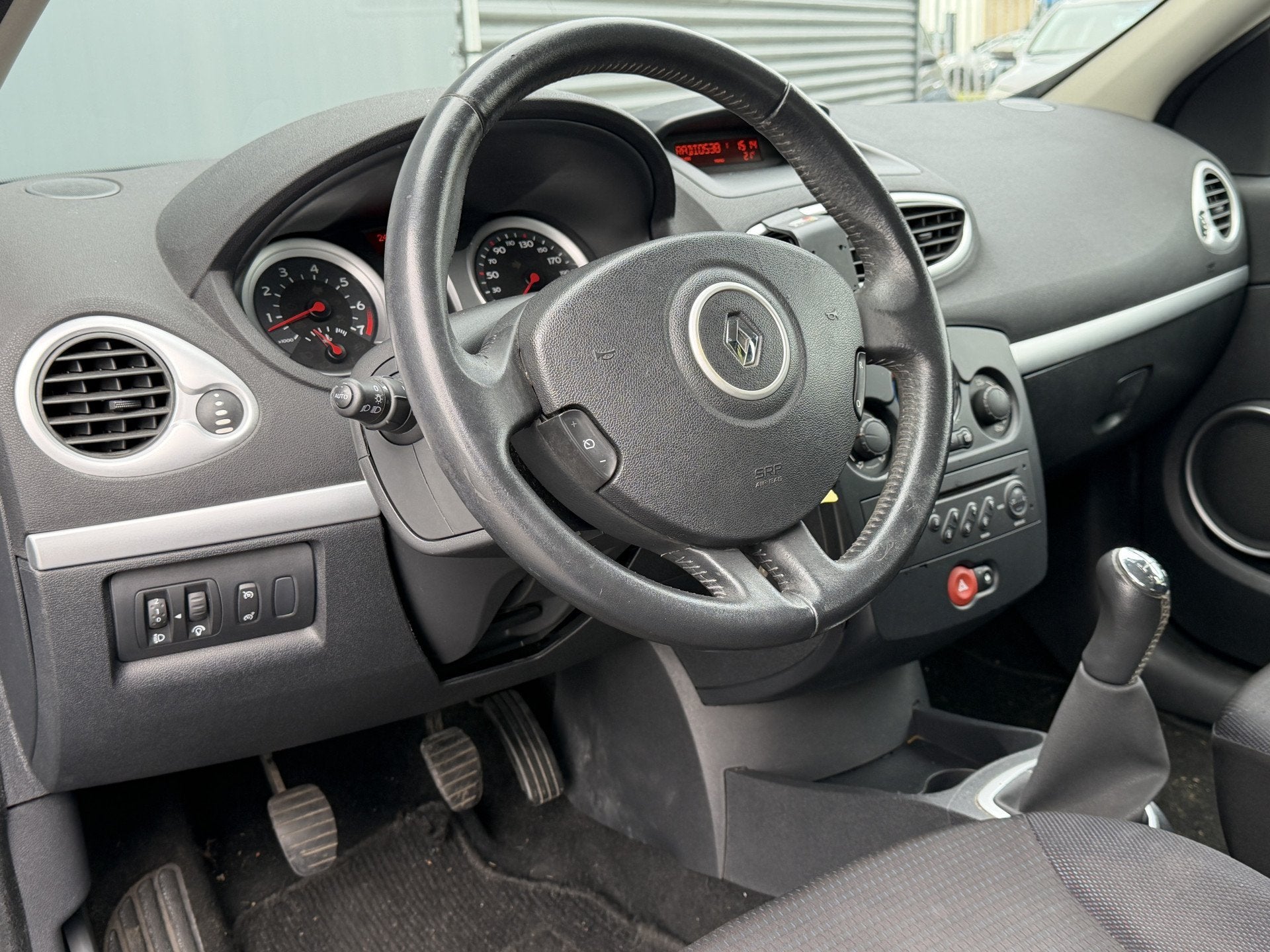 Renault Clio BWJ 2007 | 1.2-16V 75PK Dynamique | TREKHAAK |, Voorwielaandrijving, Gebruikt, Zwart, 4 cilinders