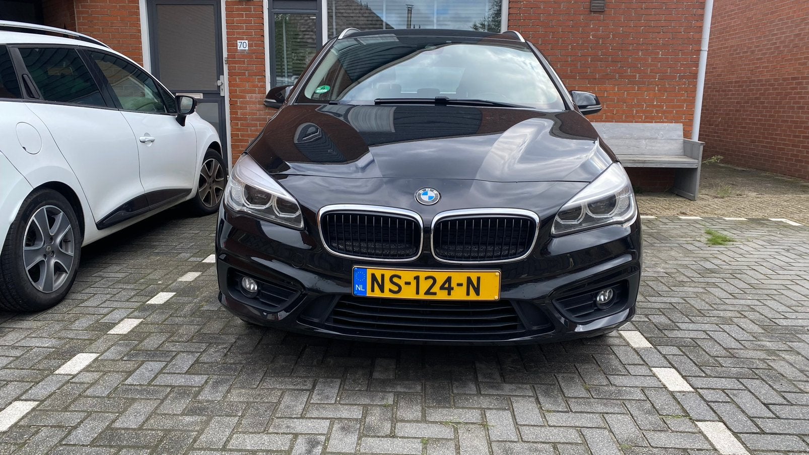 BMW 2-Serie Active Tourer 218i 136pk Aut 2017 Zwart, 1345 kg, Zwart, Origineel Nederlands, Bluetooth