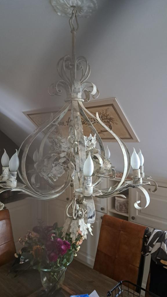 Antieke Witte Kroonluchter met Bloemdetails, Huis en Inrichting, Kasten | Televisiemeubels, Gebruikt, 100 tot 150 cm, Antiek, Vintage, Rustiek, Shabby Chic