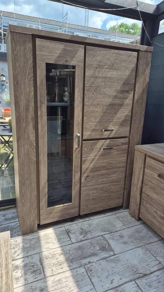 Complete set: Eettafel, Salontafel, Dressoir, Buffetkast, Ophalen