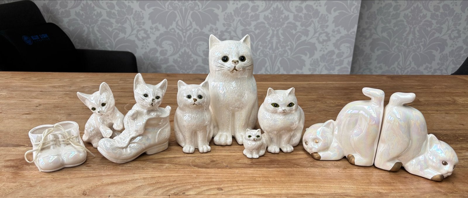 Diverse collectie parelmoer kattenbeeldjes en boeksteunen, Ophalen of Verzenden, Zo goed als nieuw, Hond of Kat, Beeldje of Figuurtje