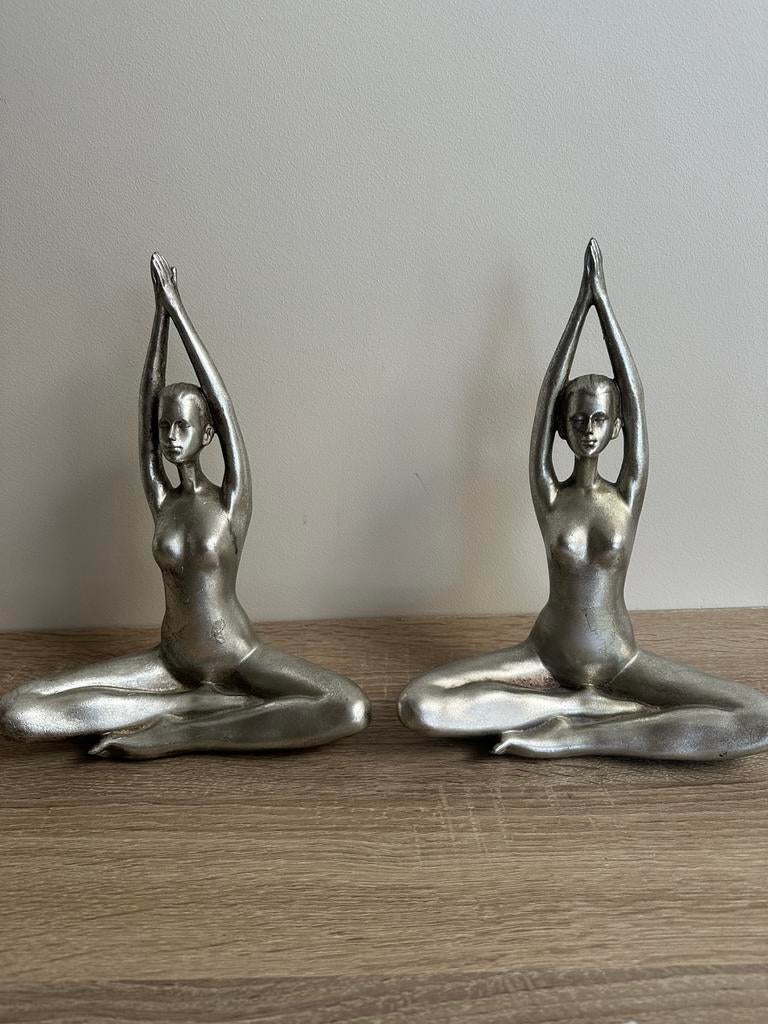 Set van 2 zilverkleurige yoga beelden, Ophalen of Verzenden, Zo goed als nieuw, Zilver, Metaal