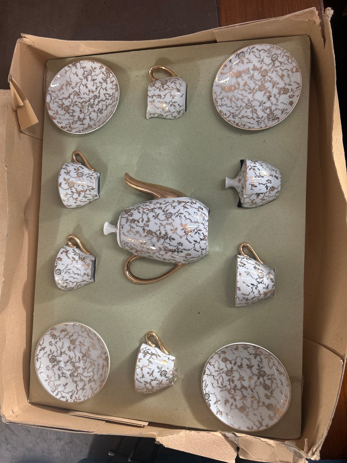 Vintage porseleinen kinder theeservies met gouden decoratie, Antiek en Kunst, Ophalen