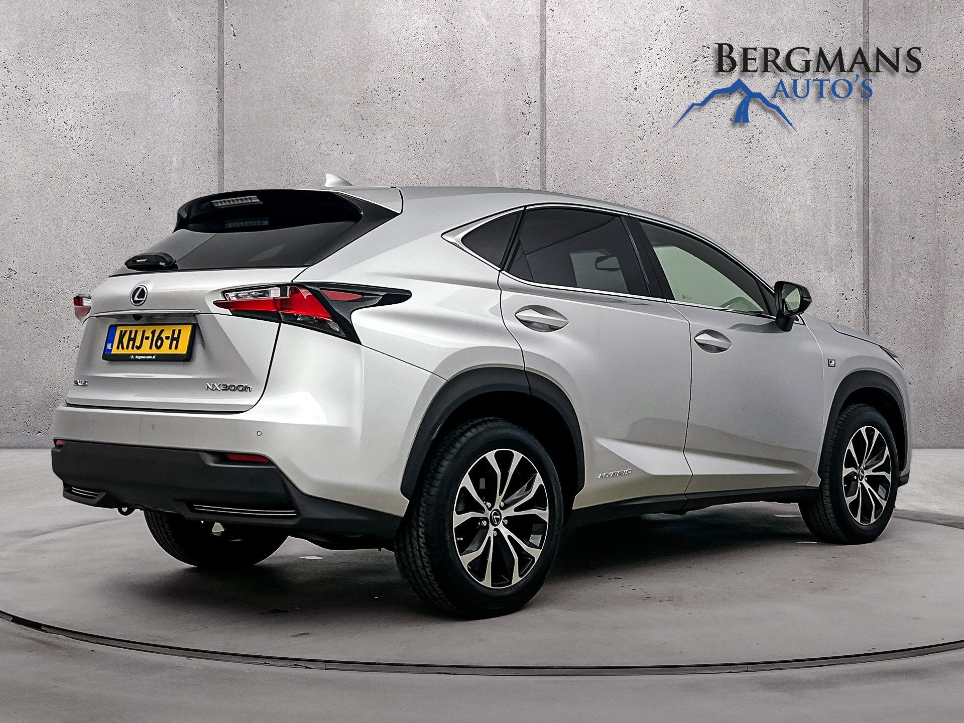 Lexus NX - 300h AWD F Sport Line // DEALERONDERHOUDEN // PAN, Auto's, Lexus, Gebruikt, 1760 kg, Leder, Bedrijf