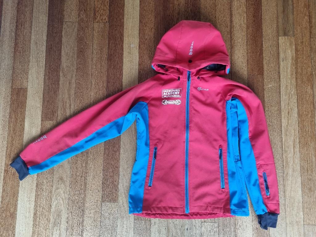 Softshelljas van O'Style, maat XS, rood met blauw, 140 tot 160 cm, Zo goed als nieuw, Carve, Kleding