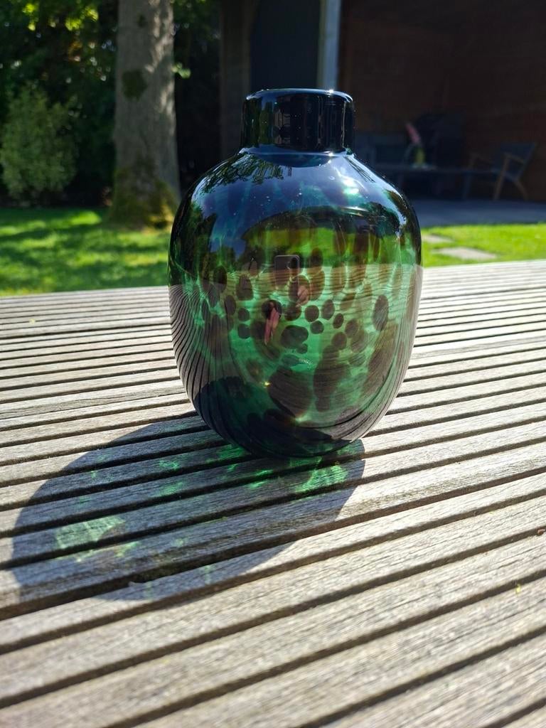 Vaas groen/zwart glas, Huis en Inrichting, Woonaccessoires | Vazen, Ophalen of Verzenden, Minder dan 50 cm, Groen, Glas