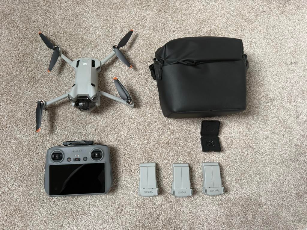 DJI Mini 4 Pro Fly More Combo + RC 2 Smart Controller, 30 tot 45 minuten, Cameradrone, Ophalen of Verzenden, Zo goed als nieuw