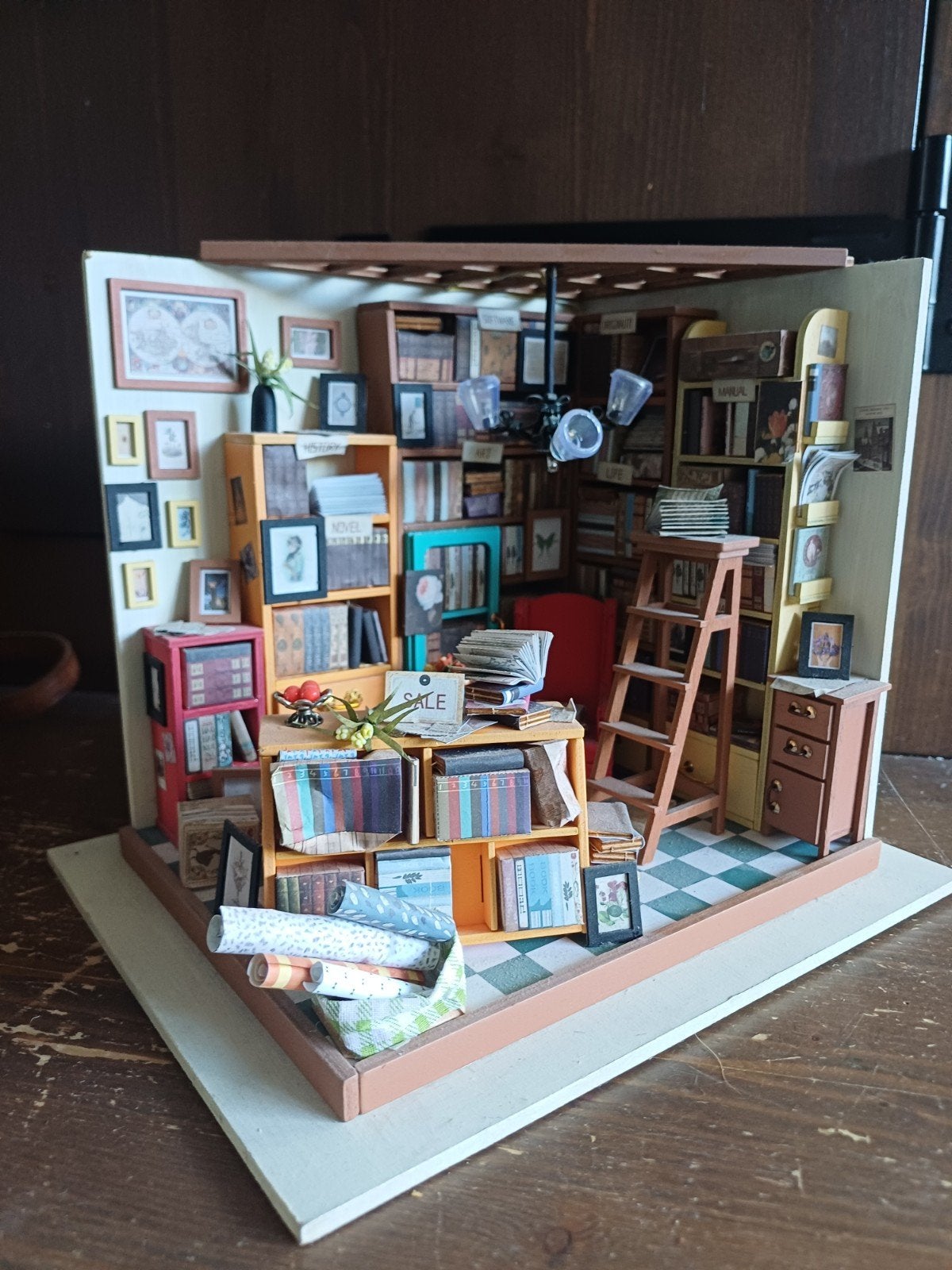 DIY Bibliotheek Miniatuur Boekhandel Robotime, Handgemaakt, Gebouwen, Zo goed als nieuw, Knutselwerk