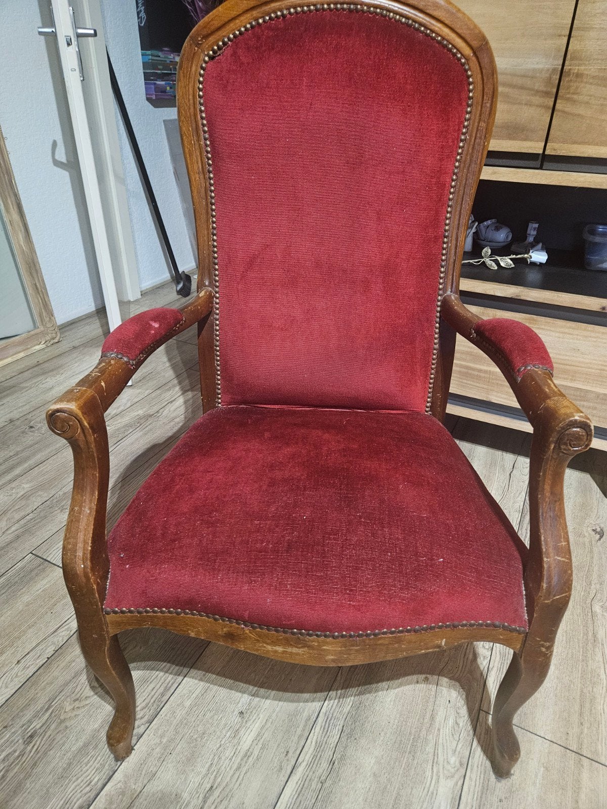 Voltaire fauteuil, Ophalen
