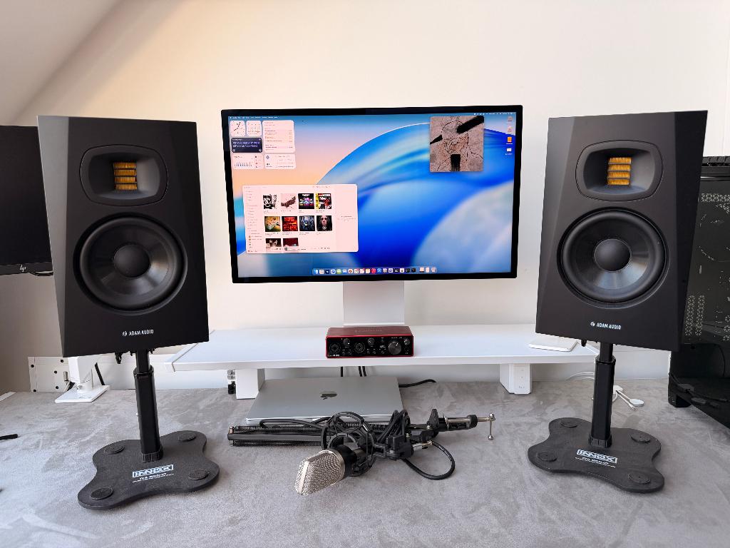 ADAM Audio T5V set +(meerpijs)Focusrite 2i2 4th Gen + BM-400, Gebruikt, 120 watt of meer, Front, Rear of Stereo speakers, Ophalen