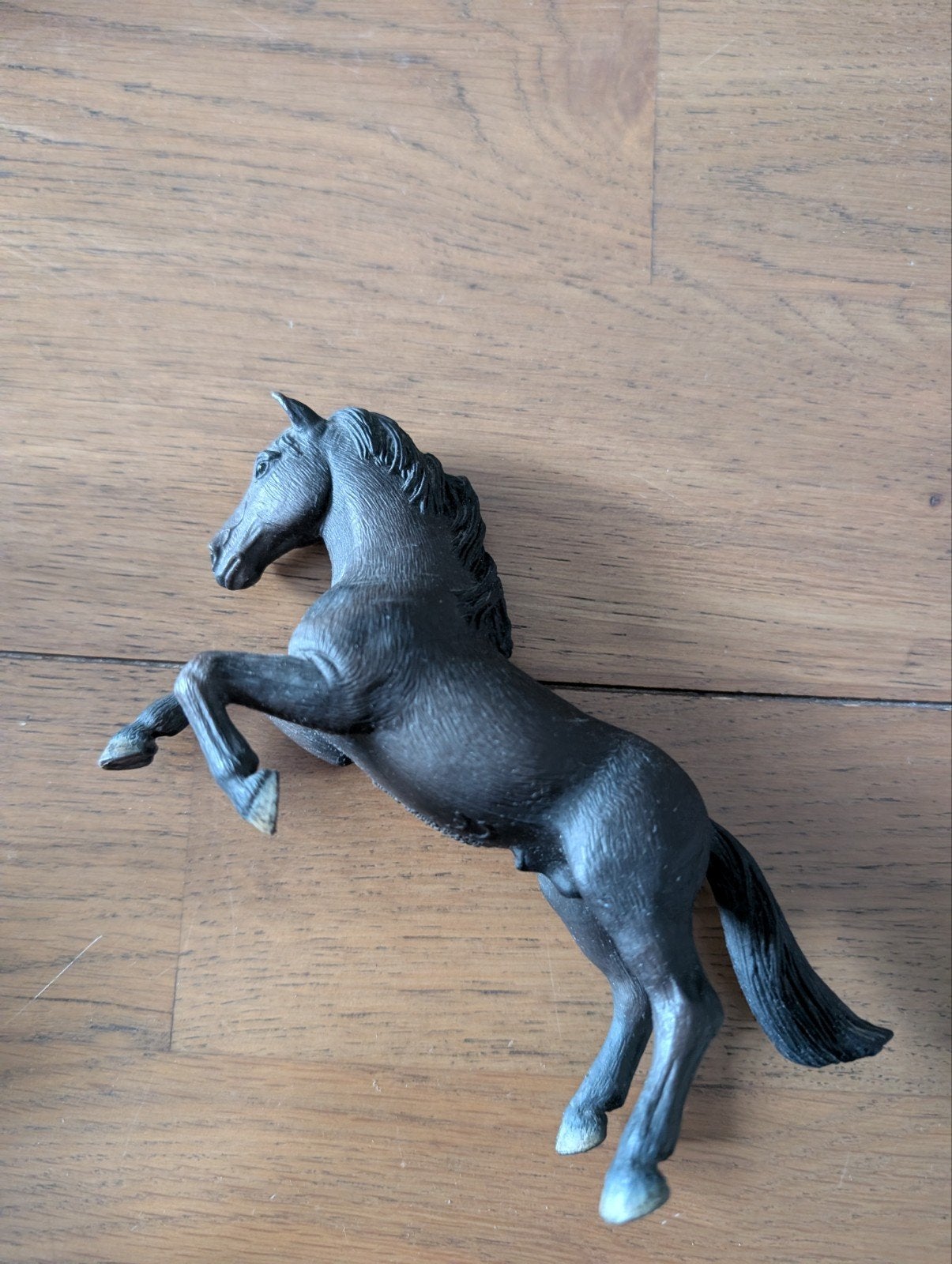 Schleich 13624 Mustang hengst steigerend zwart oud model, Ophalen of Verzenden, Gebruikt, Paard, Beeldje of Figuurtje