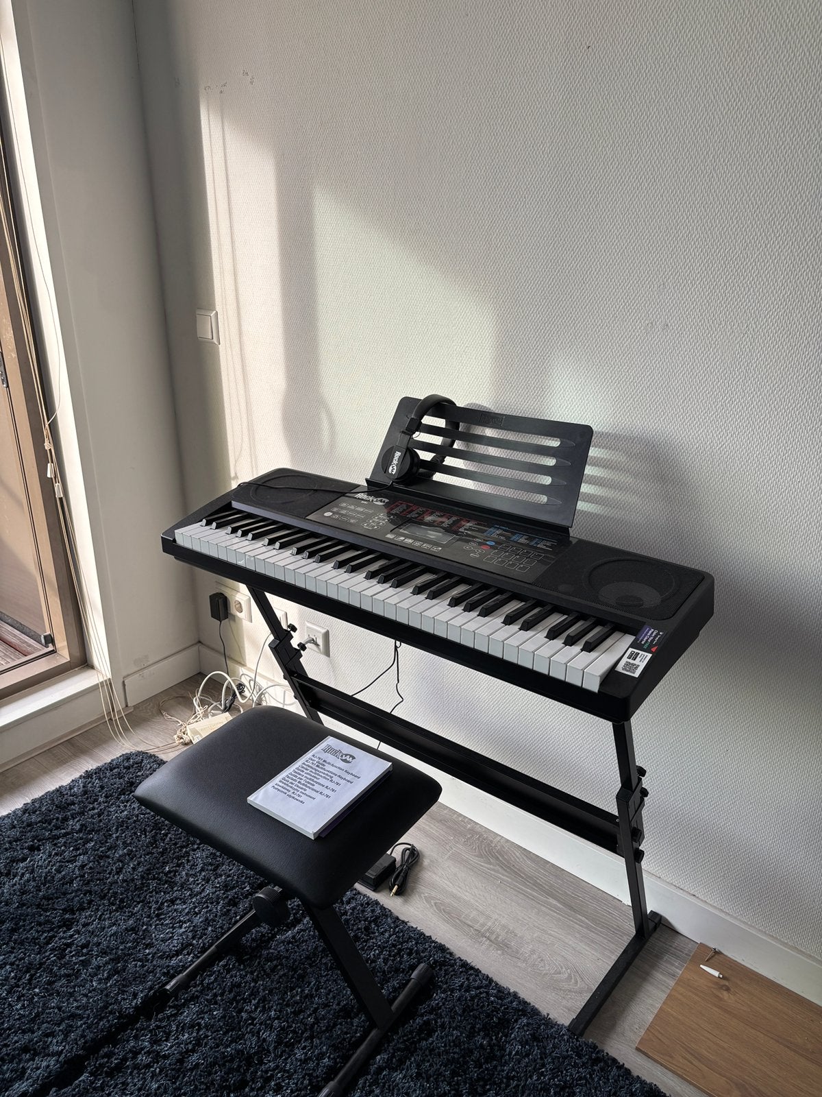 61 keyboard piano + bench + headphones, Ophalen, Nieuw, Zwart