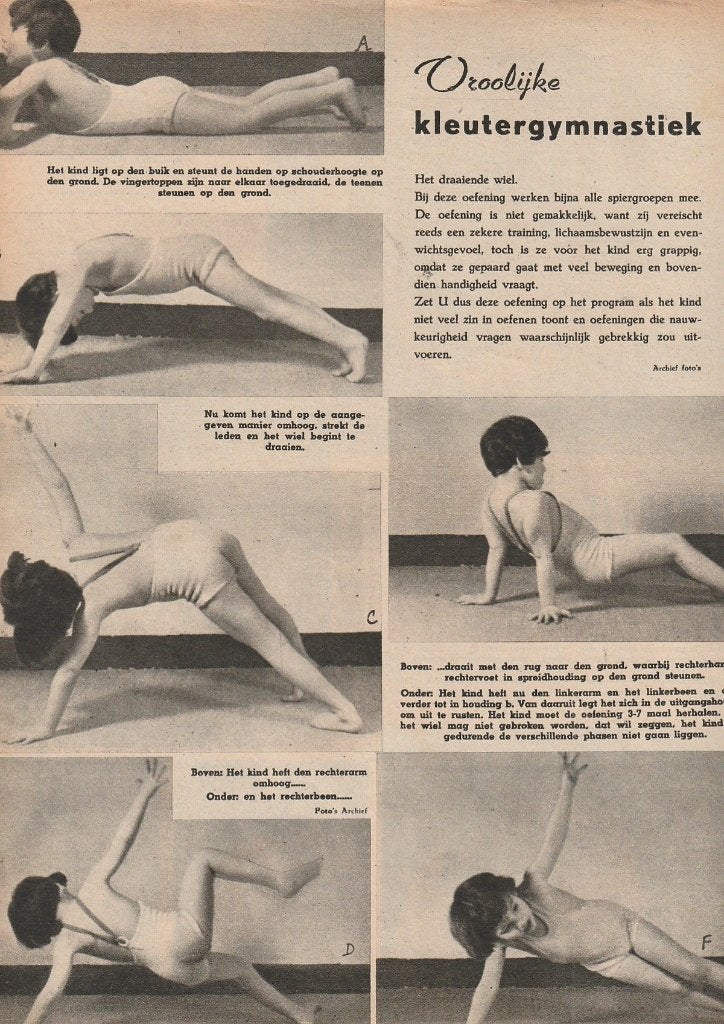 Vintage knipsel 1941 Kindje doet aan kleuter gymnastiek, Verzenden, 1940 tot 1960, Nederland, Knipsel(s)