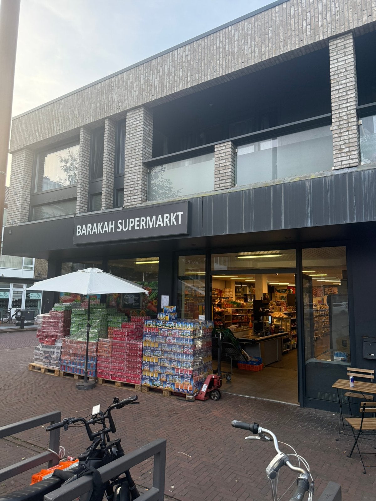 Goedlopende Supermarkt ter overname, Zakelijke goederen