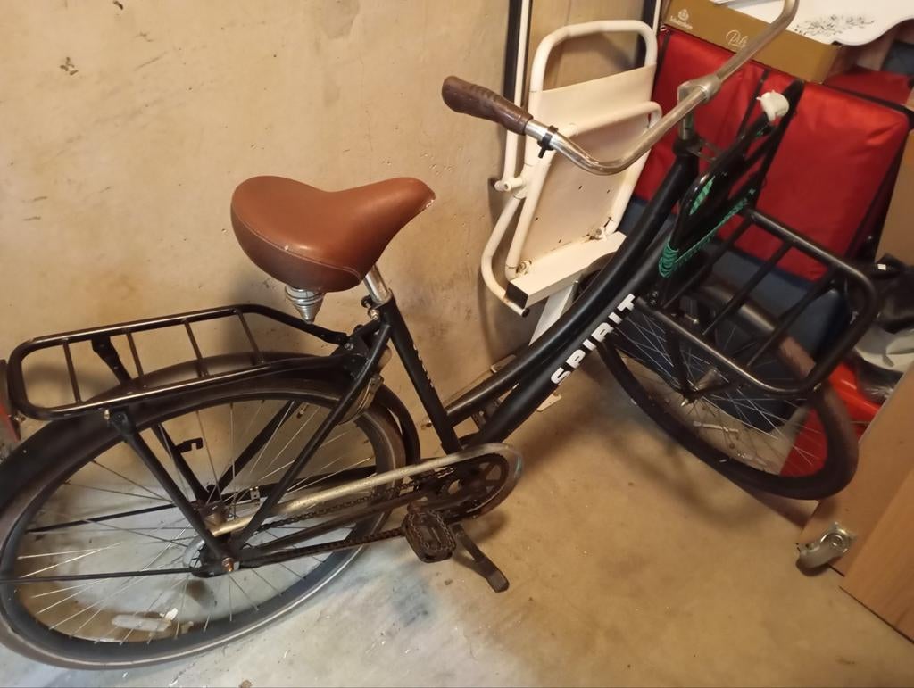 Transportfiets zwart staat mij in de weg wie het eerst komt, Fietsen en Brommers, Fietsen | Dames | Omafietsen, Ophalen of Verzenden