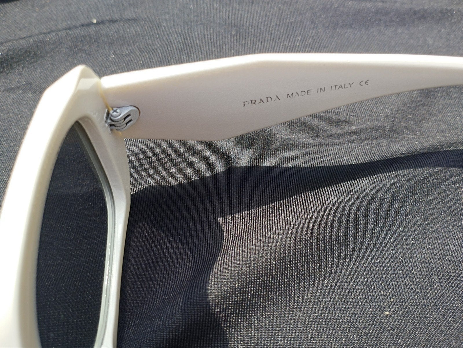 Prada zonnebril wit - Made in Italy, Zonnebril, Prada, Wit, Ophalen of Verzenden