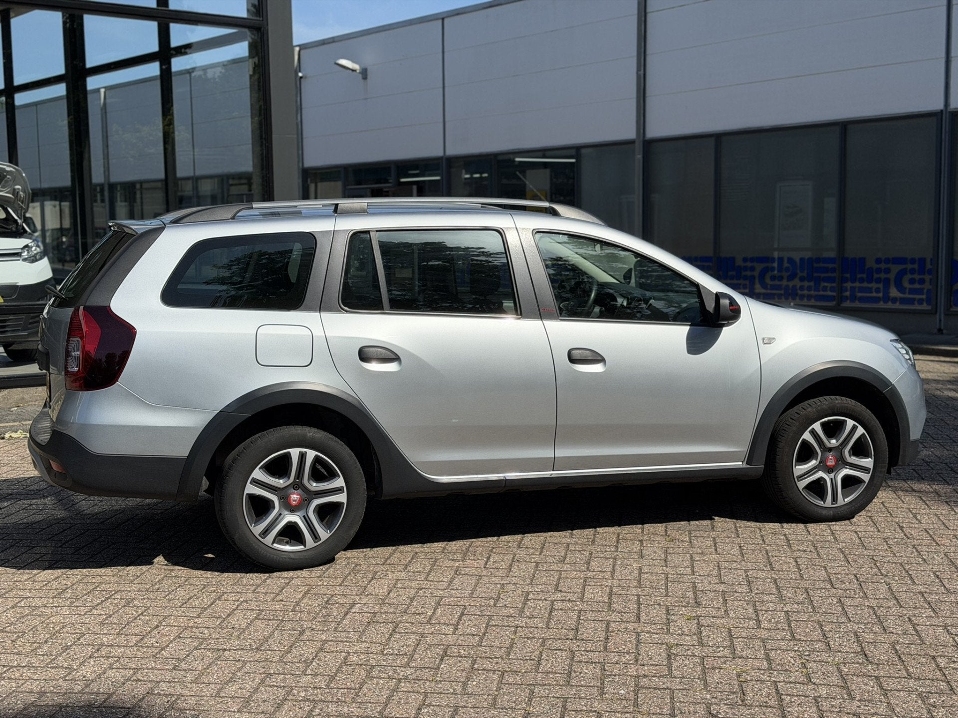 Dacia Logan MCV 0.9 TCe Tech Road (bj 2019), Voorwielaandrijving, Stof, Gebruikt, Origineel Nederlands