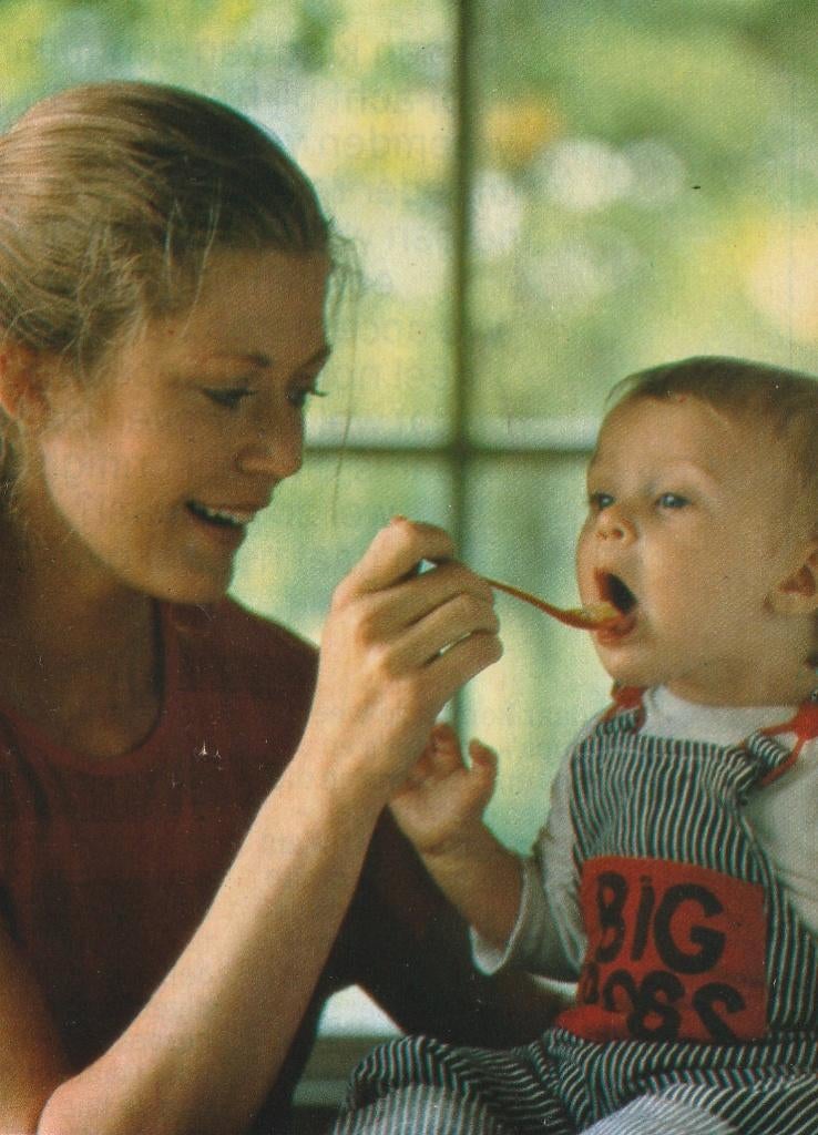 Retro reclame 1979 Nutricia Olvarit jongetje met tuinbroekje, Verzamelen, Verzenden, Overige typen