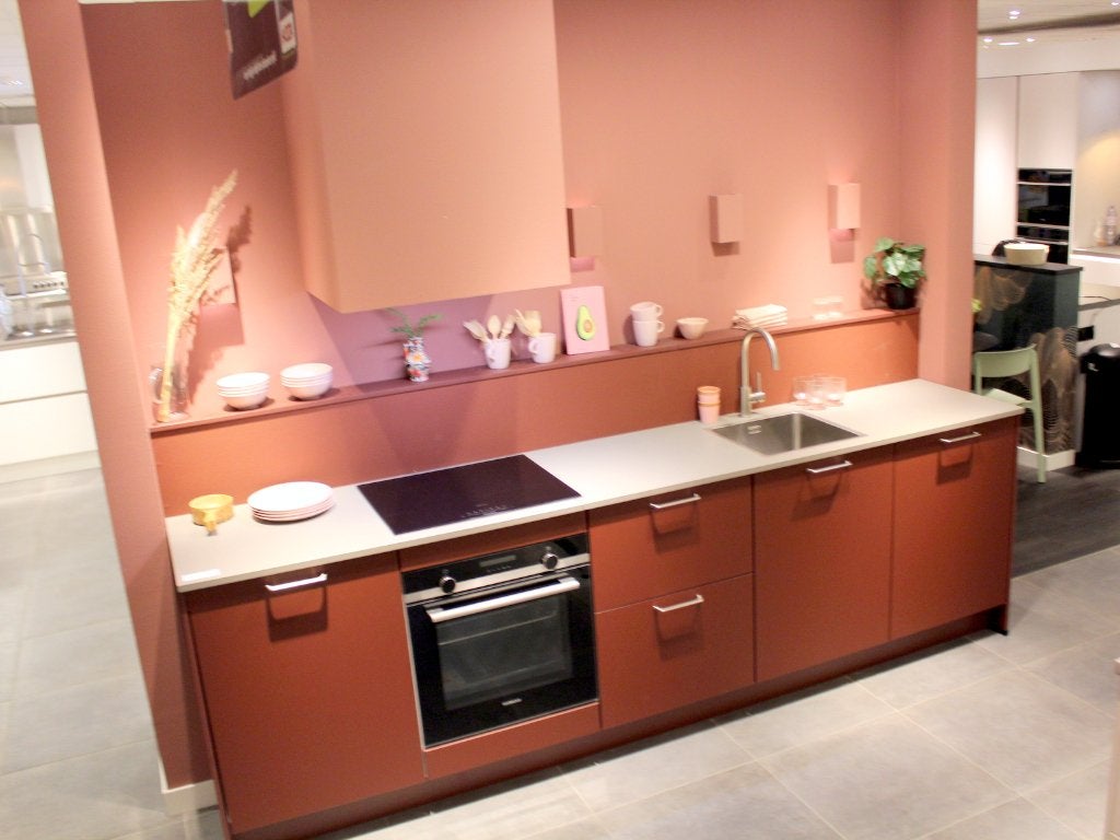 AF10 – Nobilia rechte designkeuken in roestrood ultramat, Ophalen, Waldstraße 53-57, 33415 Verl  Duitsland, Nobilia-Werke J. Stickling GmbH & Co. KG