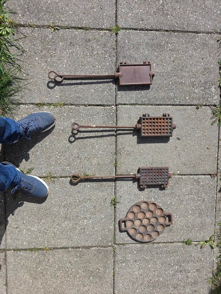 Gietijzeren wafelijzer/kniepertjes ijzer/poffertjespan, Ophalen