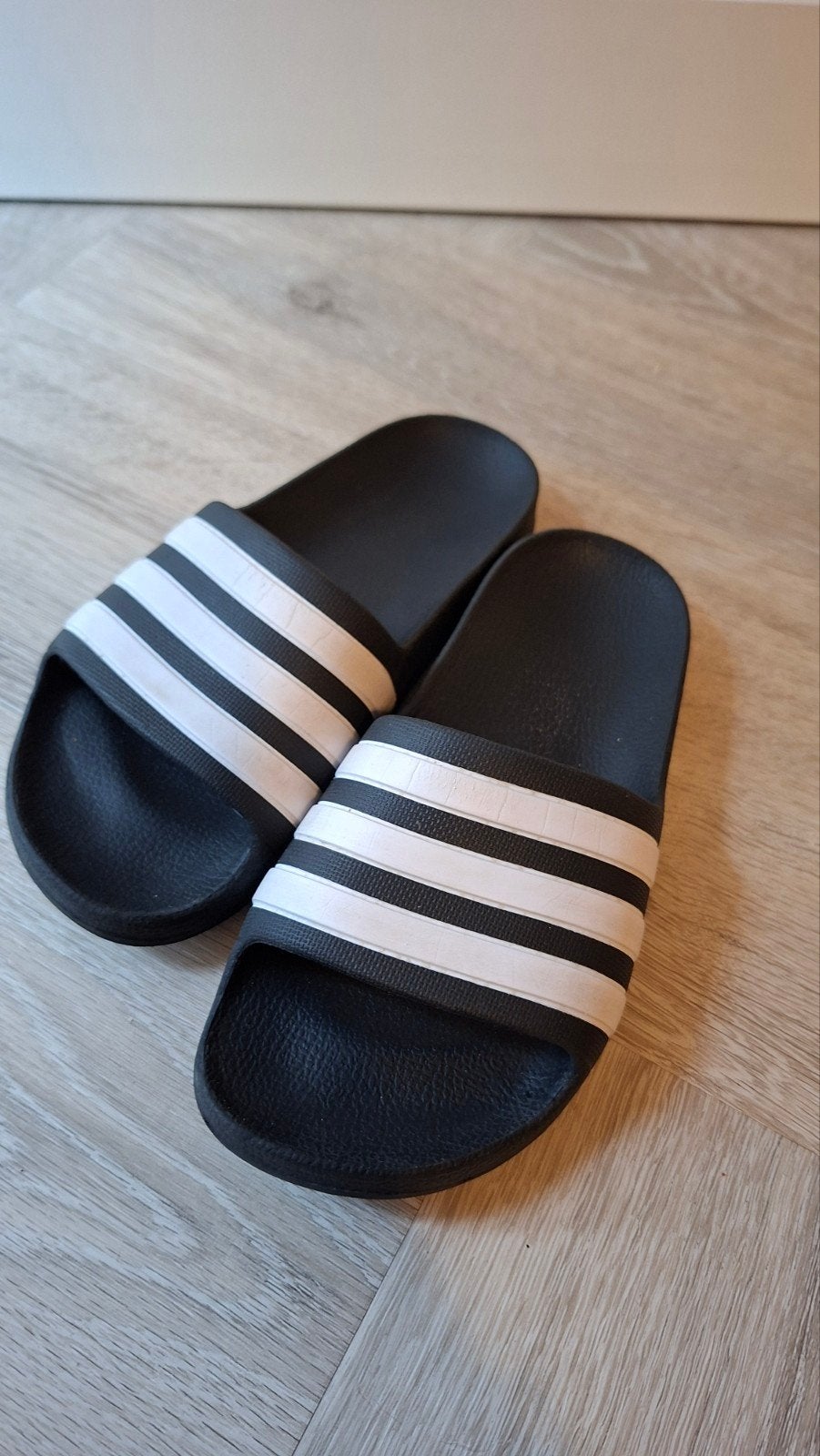 Adidas slippers maat 33, Adidas, Jongen of Meisje, Overige typen, Ophalen of Verzenden
