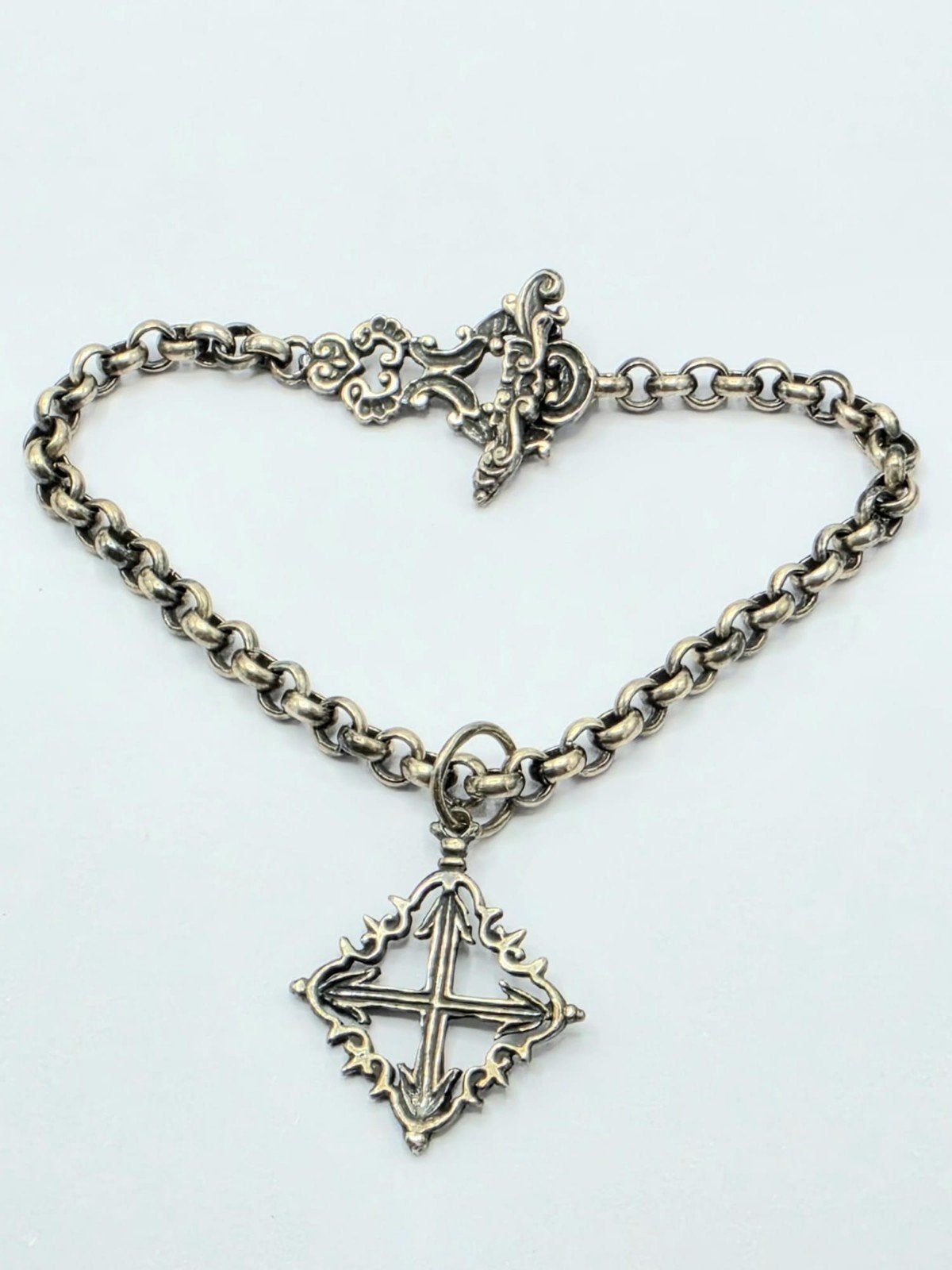 Antieke Zilveren Armband Met Hanger
lengte 20 cm
Zilverkeur, Verzenden, Zilver