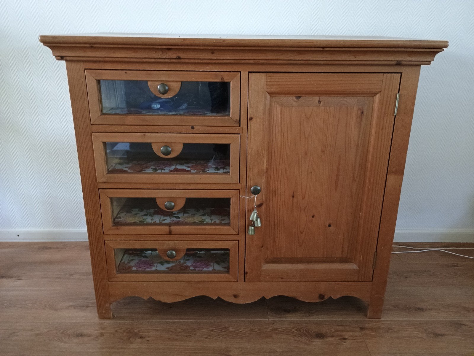 Vintage houten kastje met lades en deurtje, Antiek en Kunst, Ophalen