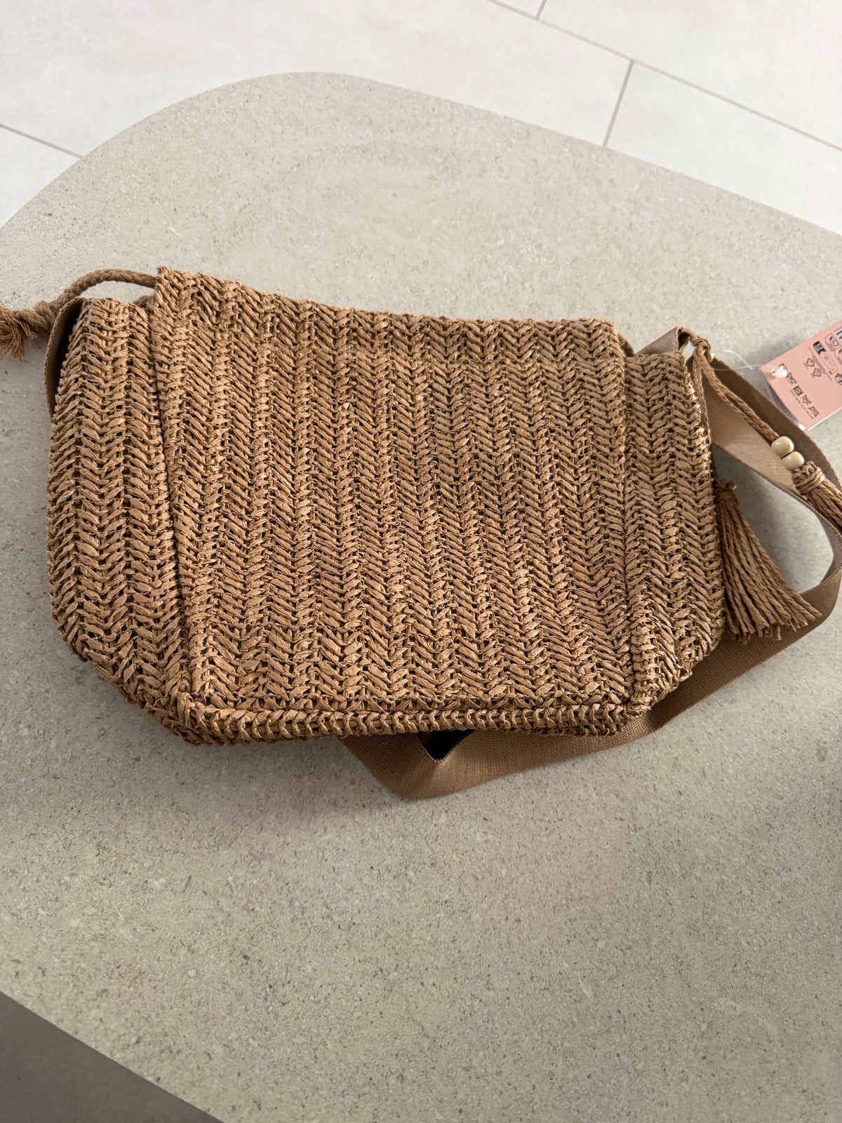 Nieuwe beige stro tas met kwastjes - One Size, Ophalen of Verzenden, Nieuw, Beige, Schoudertasje