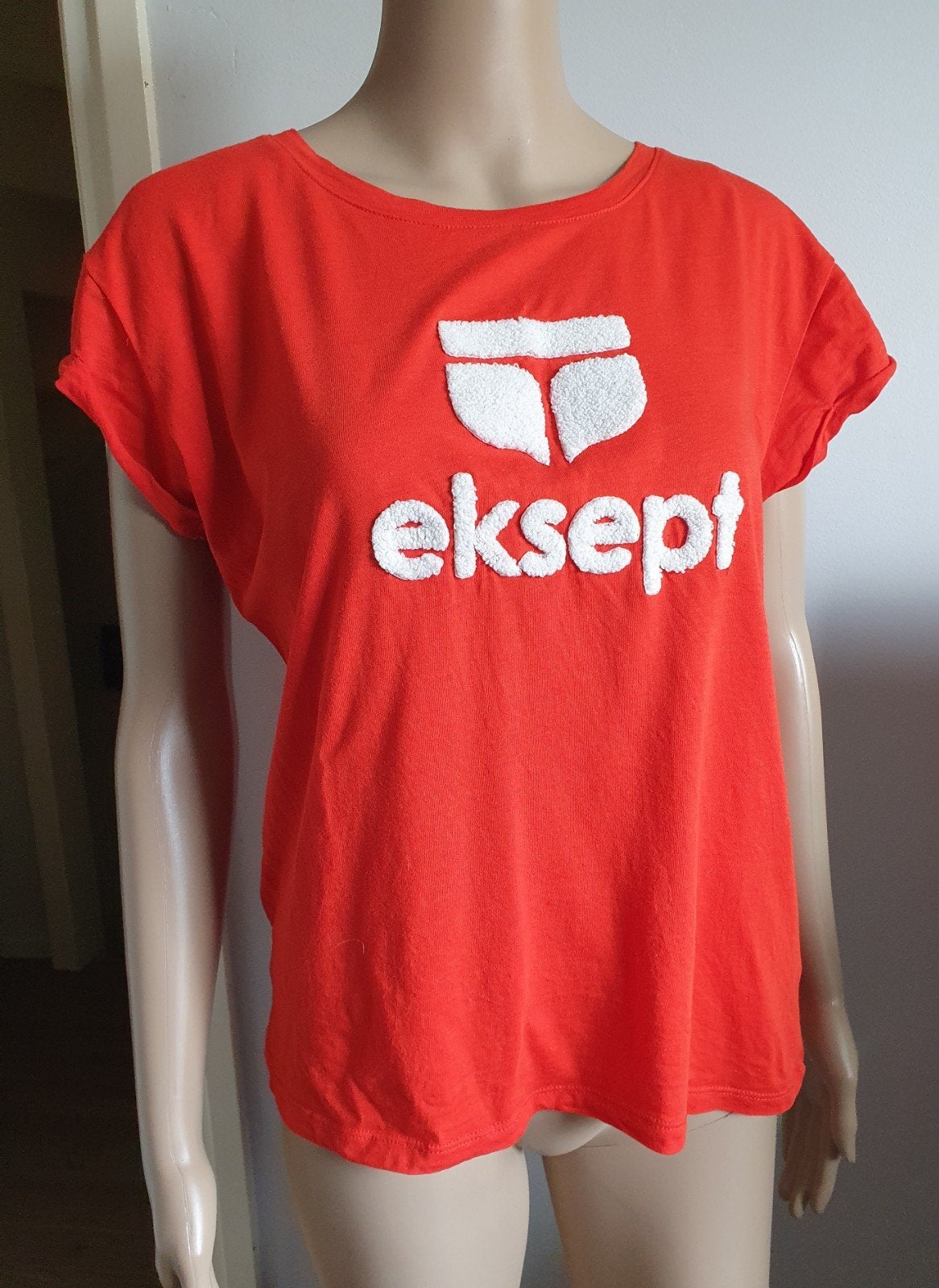 Rood Eksept T-shirt met witte opdruk - Maat M, Maat 38/40 (M), Ophalen of Verzenden, Zo goed als nieuw, Korte mouw