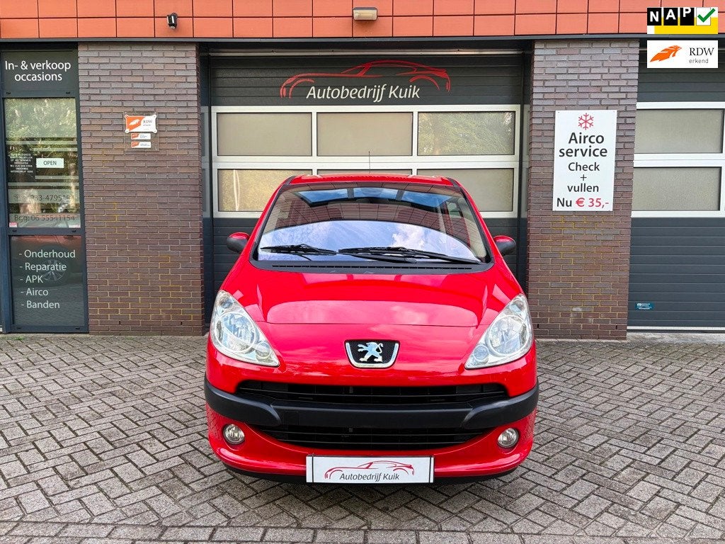 Peugeot 1007 1.4 Gentry automaat lage km stand 69.740 nap, Auto's, Peugeot, Stof, 4 cilinders, 4 stoelen, 49 €/maand