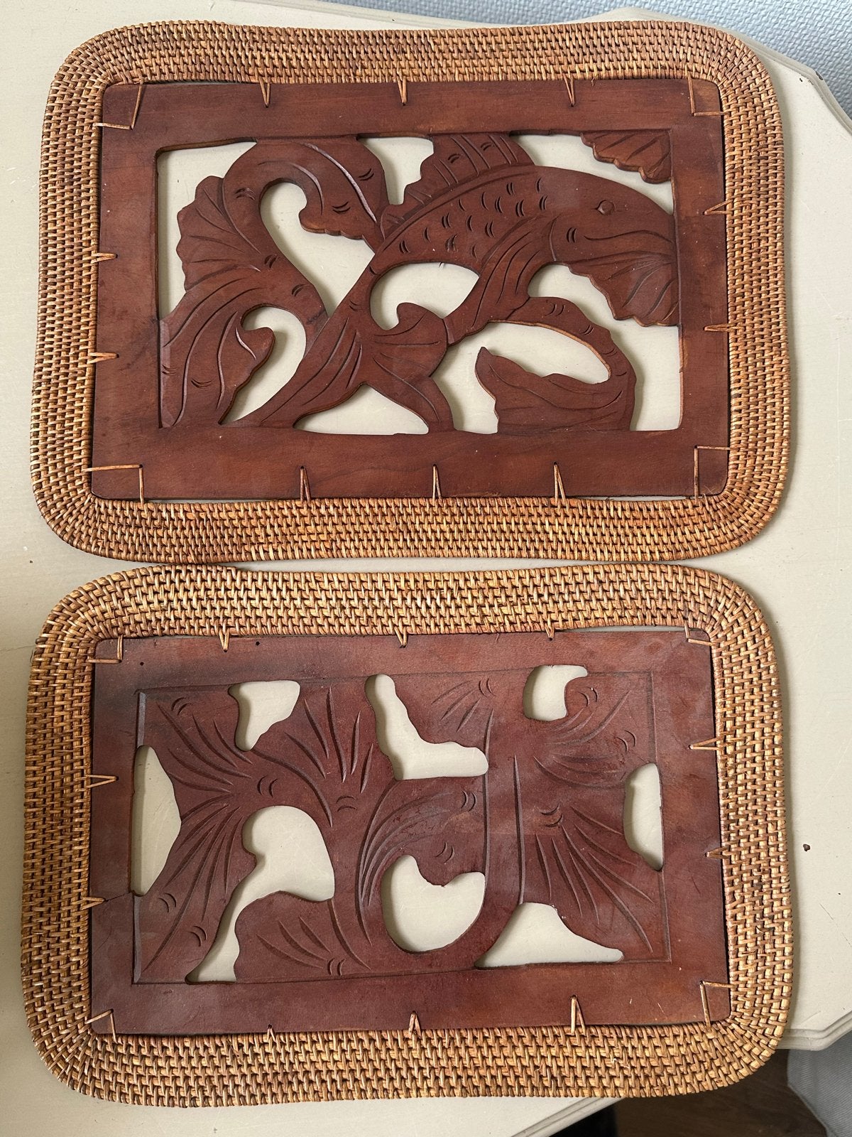 Balinees houtsnijwerk met rattan placemats, Antiek en Kunst, Hout, Bruin, Ophalen of Verzenden, Indonesië