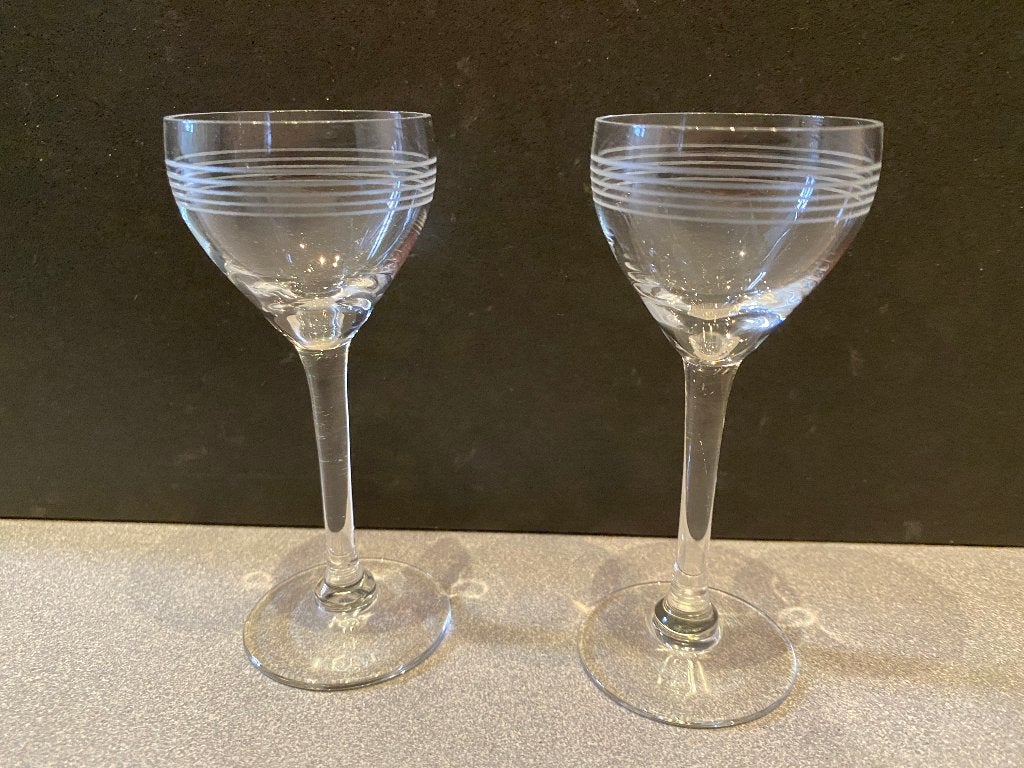 2 borrelglaasje met gegraveerde lijnen rondom, Antiek en Kunst, Ophalen