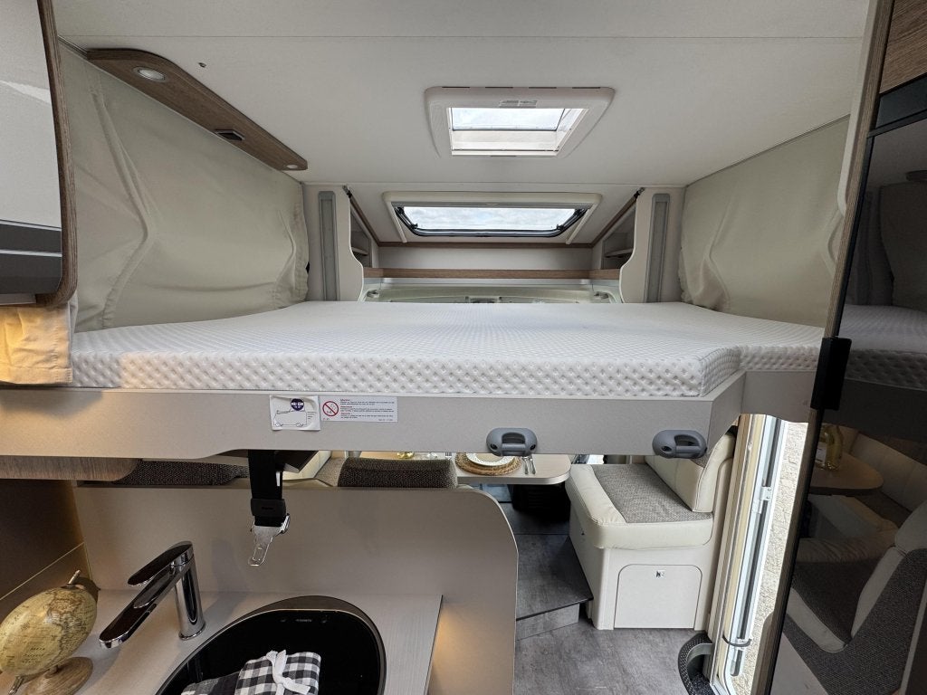 Foto 18 van Dethleffs Trend 7057 Automaat Queensbed Hefbed 2025