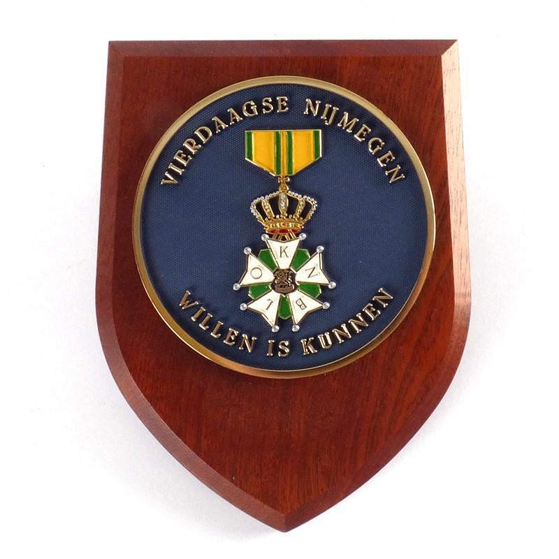 Gezocht : wapenschild vierdaagse Nijmegen, Ophalen of Verzenden, Landmacht, Nederland, Embleem of Badge