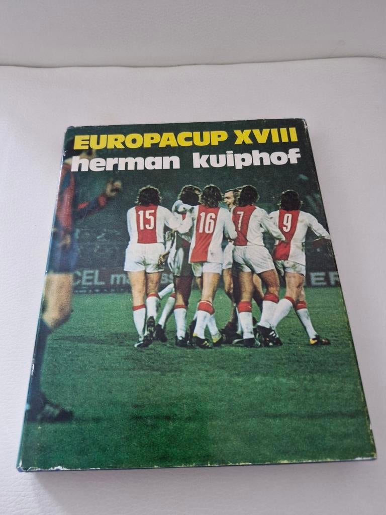 Europacup XVIII 1972-1973 - Herman Kuiphof (Ajax), Ophalen of Verzenden, Gelezen, Herman Kuiphof, Balsport