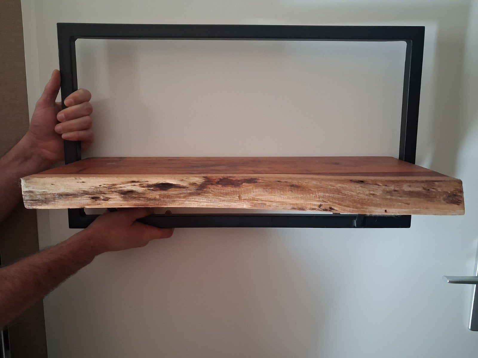 2 Industriële wandplanken van metaal en hout, Ophalen, Gebruikt
