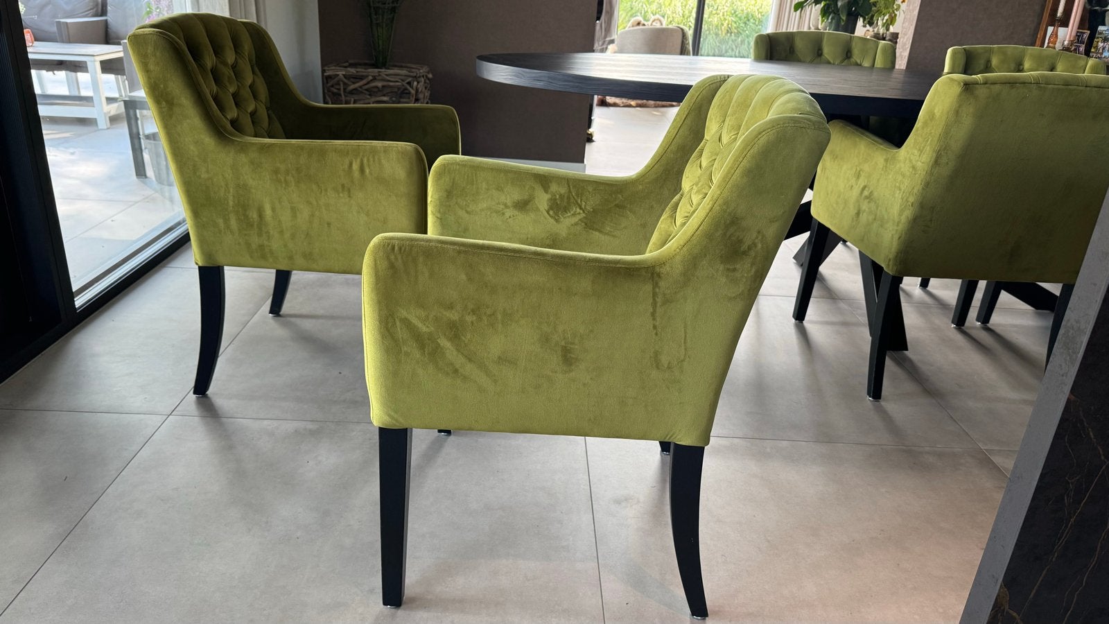 8 gekapitonneerde eetkamerstoelen - Groen fluweel, Huis en Inrichting, Stoelen, Ophalen, Gebruikt, Overige kleuren, Stof