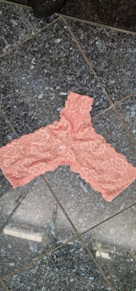 Kanten string, Kleding | Dames, Ondergoed en Lingerie, Ophalen of Verzenden, Roze, String