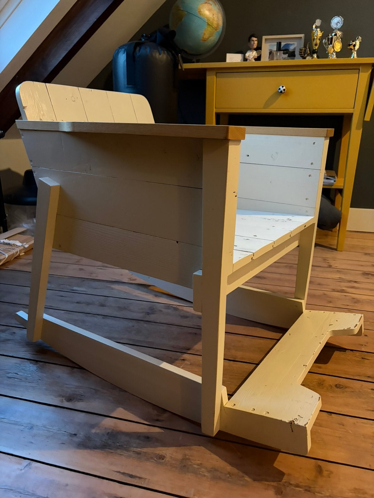 Piet Hein Eek schommelstoel, Ophalen