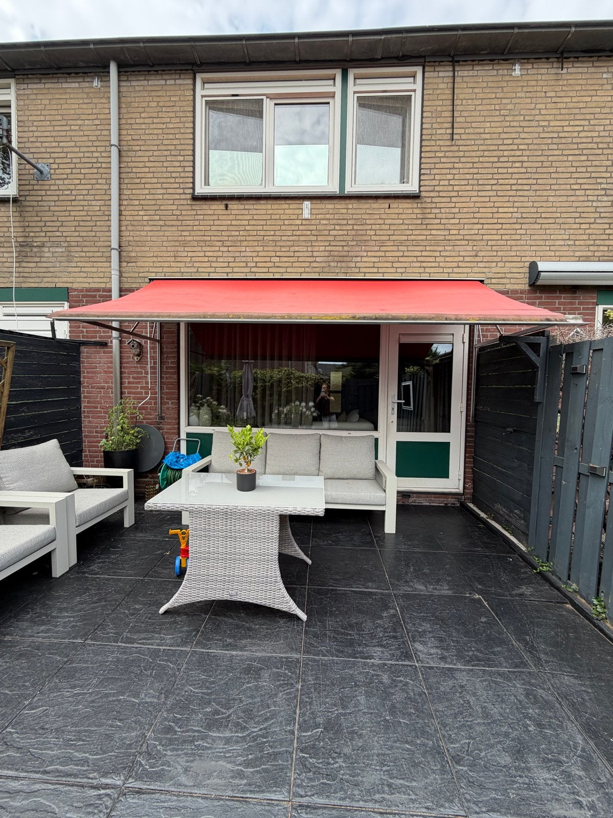 zonnescherm, rood, 450 cm breed, Tuin en Terras, Zonneschermen, Gebruikt, 450 cm of meer, Ophalen of Verzenden, 150 tot 300 cm
