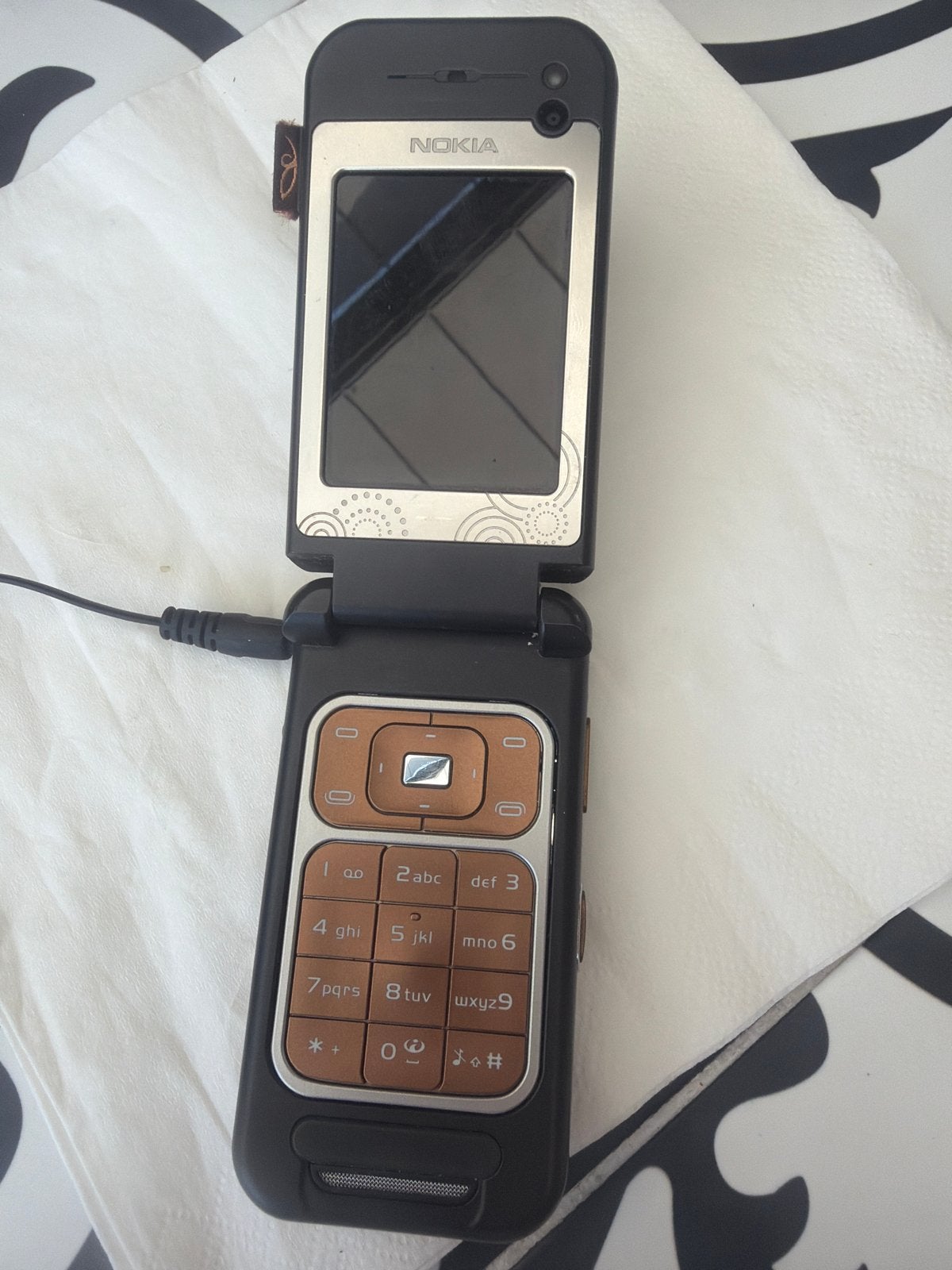 Nokia 7390 L'Amour Collection 3G Klaptelefoon (2006), Gebruikt, Zwart, Fysiek toetsenbord, Inklapmodel