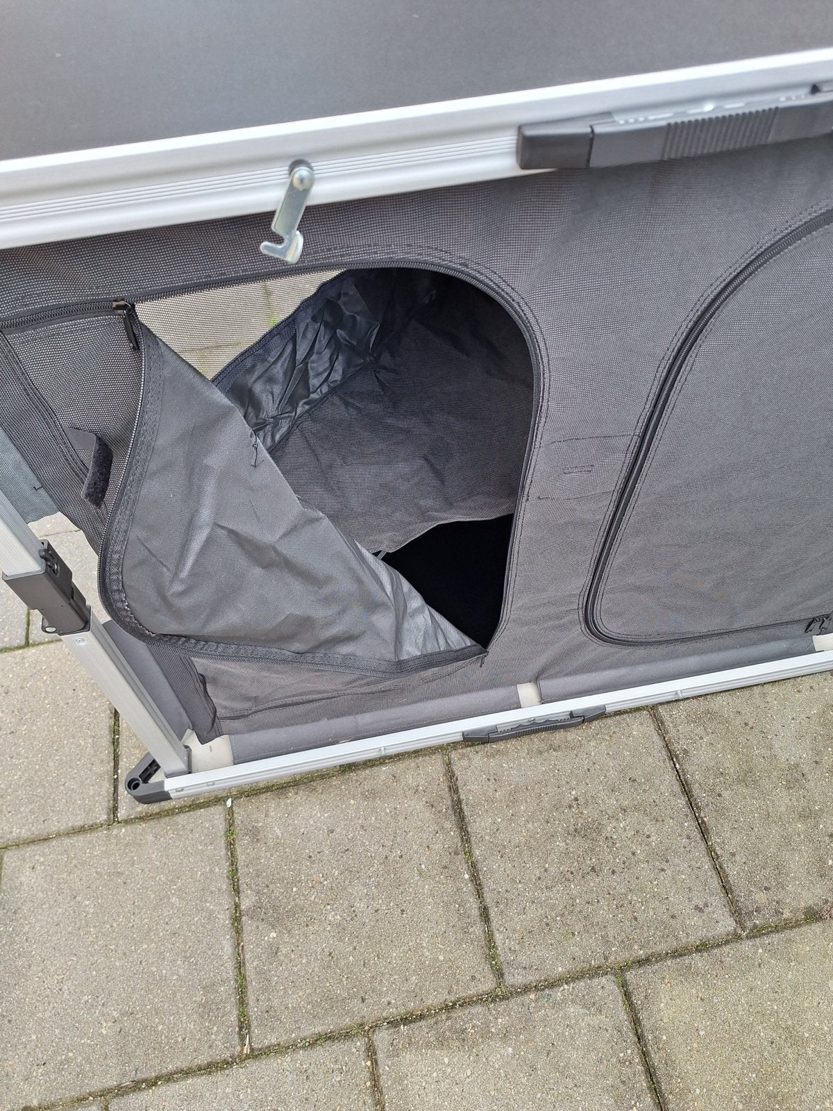 Camping kastje  van isabella met lichte schade, Caravans en Kamperen, Kampeeraccessoires, Gebruikt, Ophalen