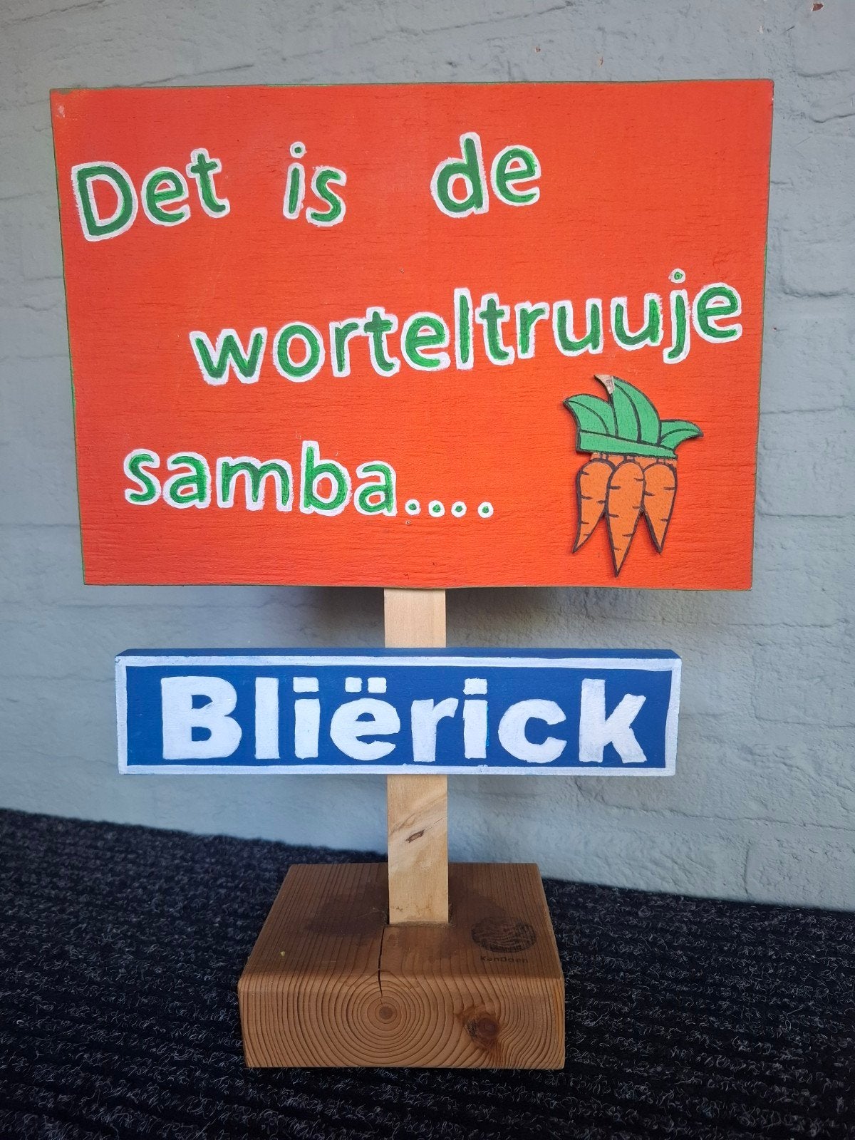 Wortelepin vastelaovend Bliërick carnaval, Ophalen of Verzenden, Hout