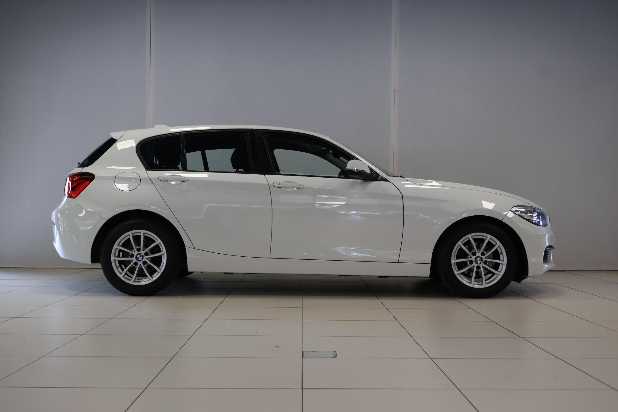 BMW 1-serie 116i Centennial High Executive, 1-Serie, Euro 6, Wit, Leder