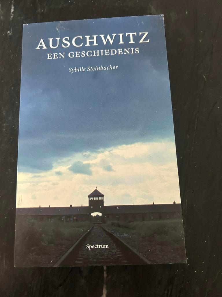 AUSCHWITZ een geschiedenis, Boeken, Oorlog en Militair, Tweede Wereldoorlog, Ophalen of Verzenden, Zo goed als nieuw, Overige onderwerpen