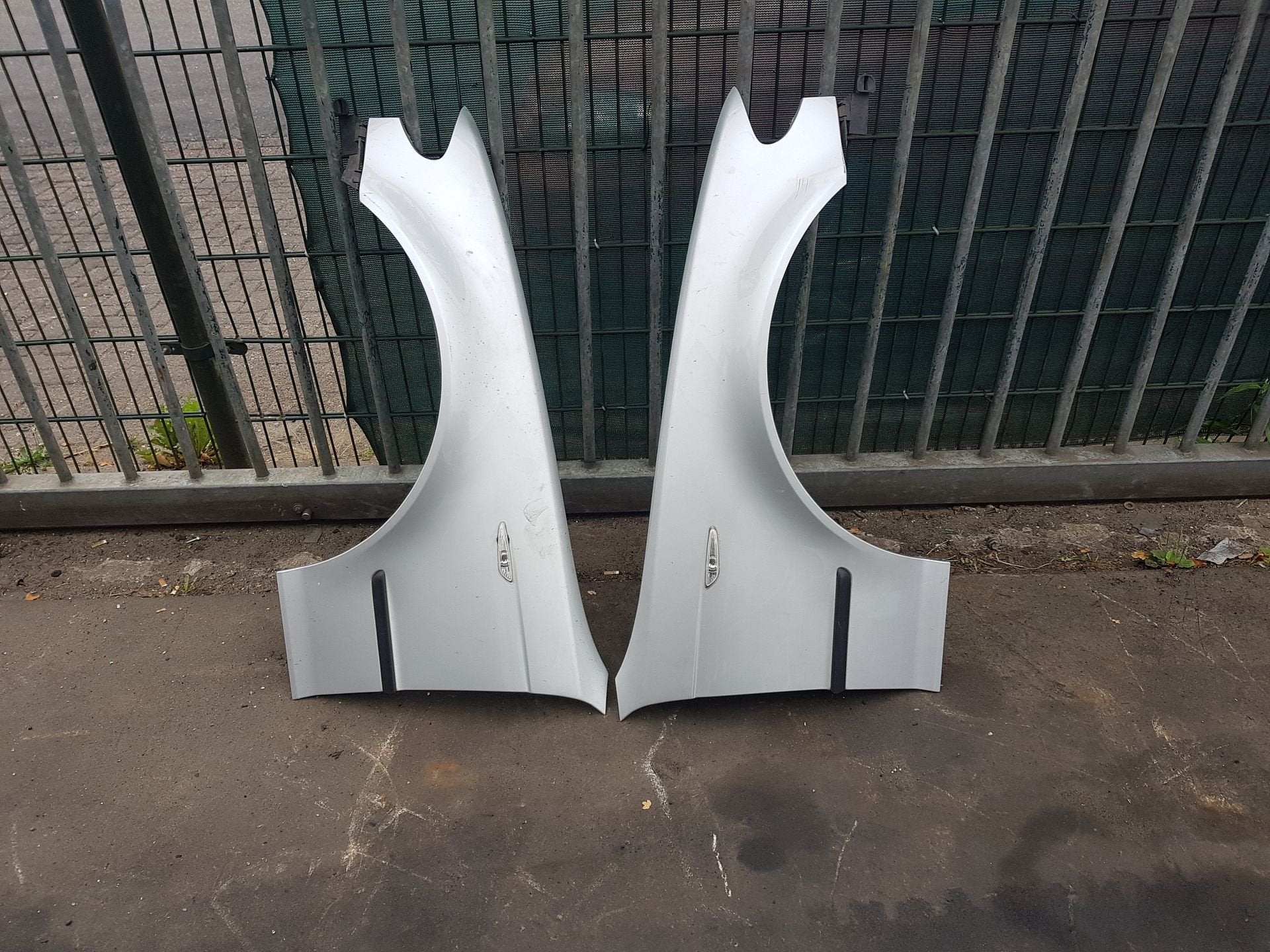 BMW 3SERIE E46 FACELIFT VOORSCHERMEN LINKS+RECHTS BJ 2004, Gebruikt, -, -, Ophalen of Verzenden