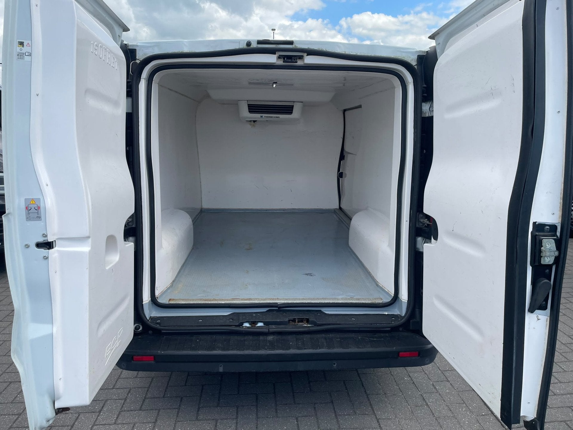 Renault Trafic 2.0 dCi L2 H1 Koelwagen Dag en Nacht, Auto's, 1998 cc, Gebruikt, Renault, Bedrijf