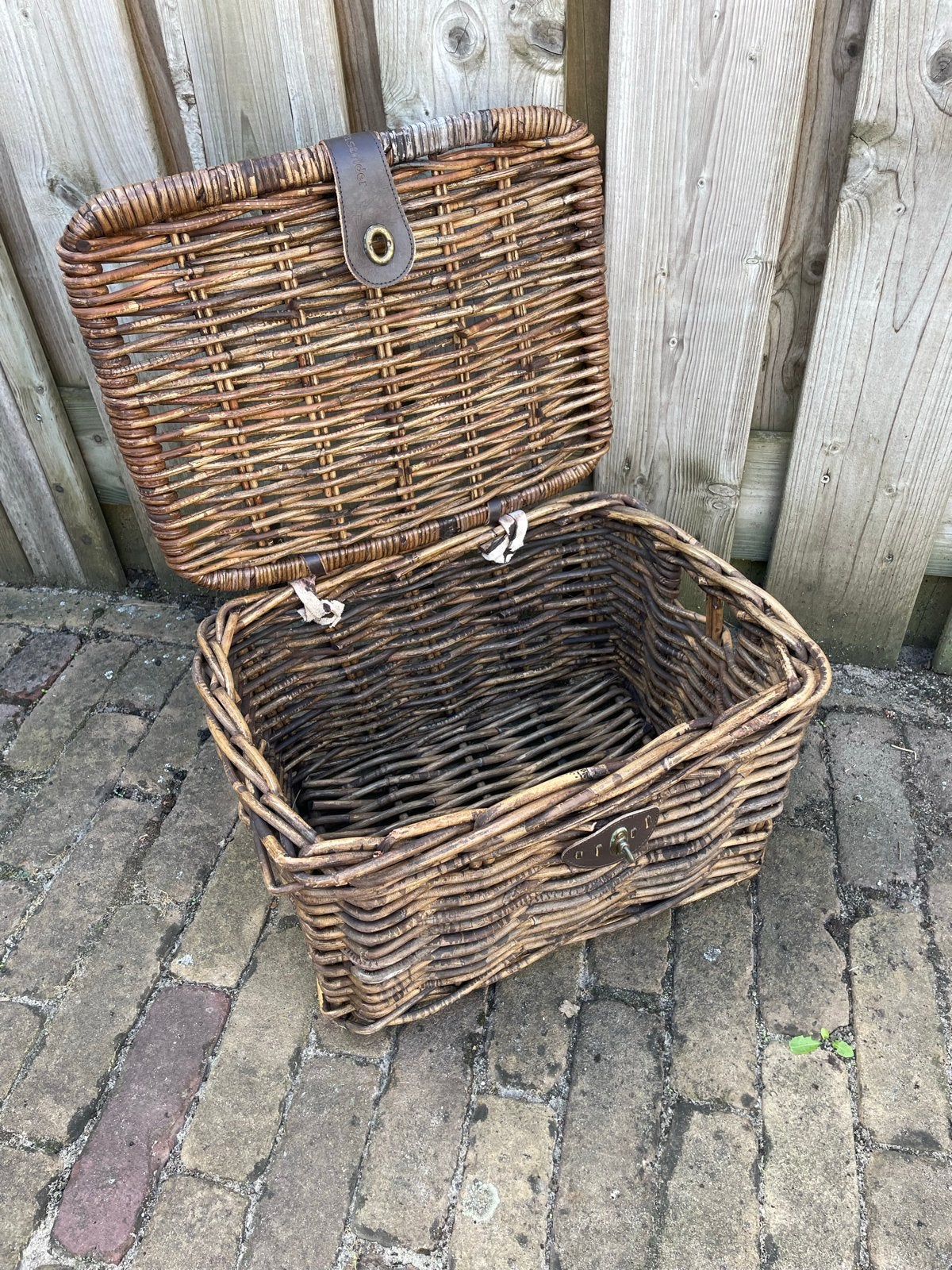 Vintage rieten fietsmand  met leren sluiting, Ophalen, Gebruikt